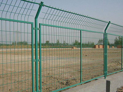 高速护栏网-高速公路护栏网图片价格-高速公路护栏网厂家-安平县万众丝网制品有限公司图片3